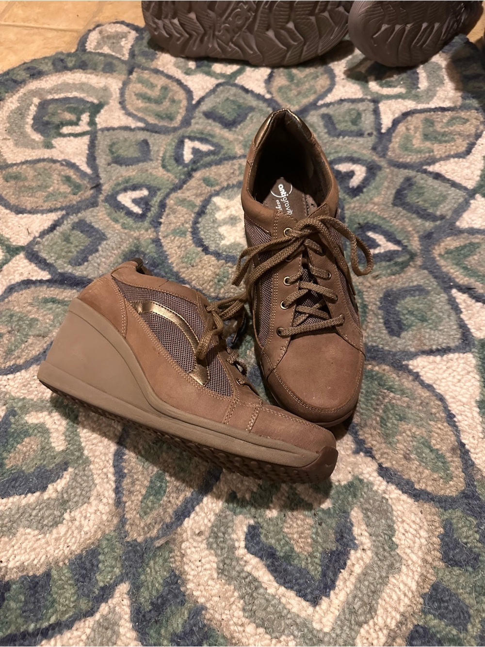 Easy Spirit Brown Lace-Up Wedge Sneakers